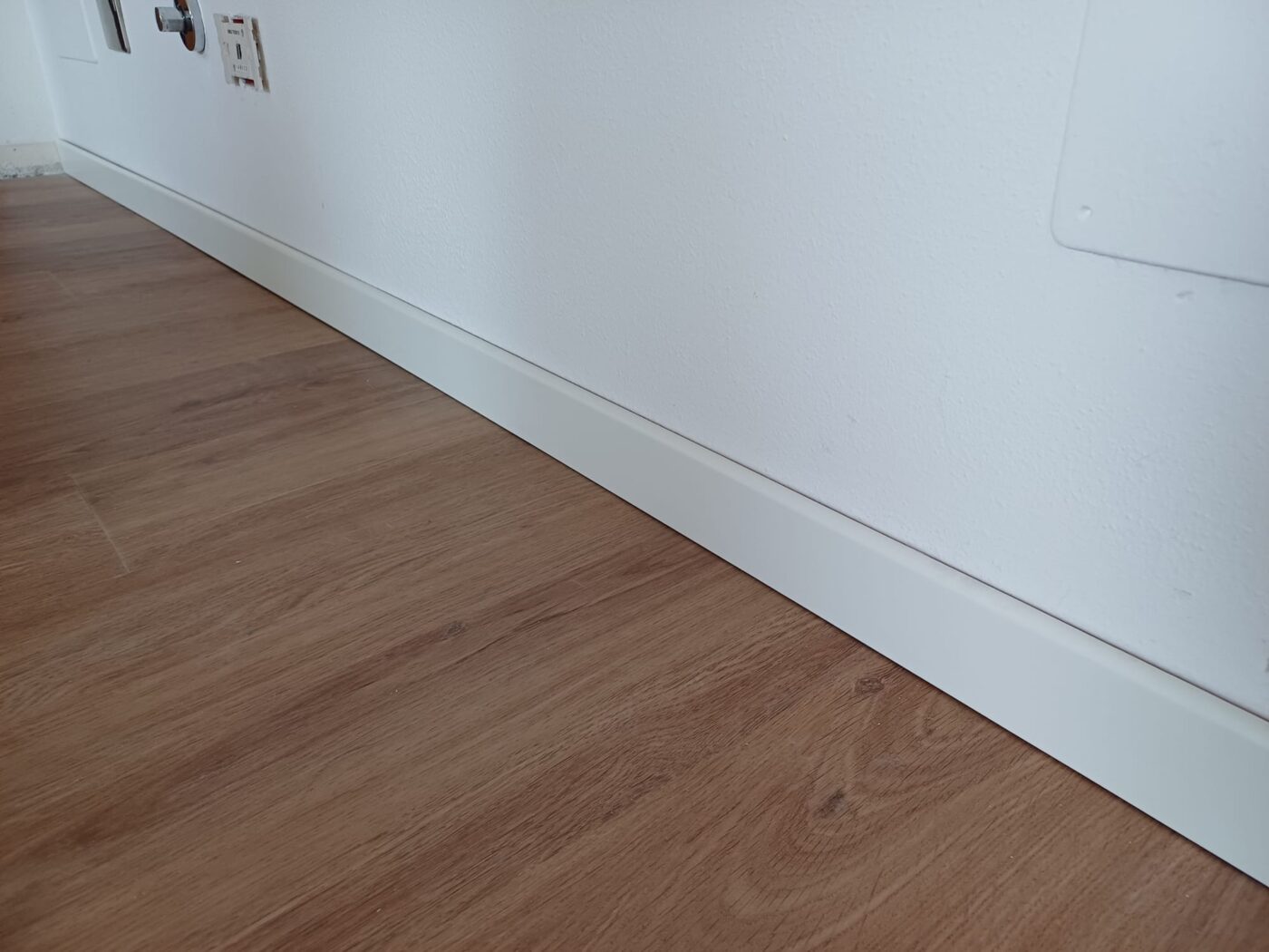 Battiscopa Bianco per SPC | 7x120cm - immagine 2